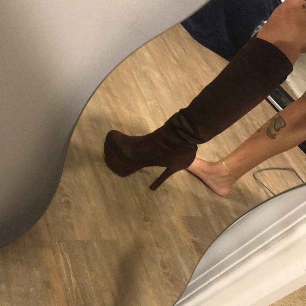 Knee boots